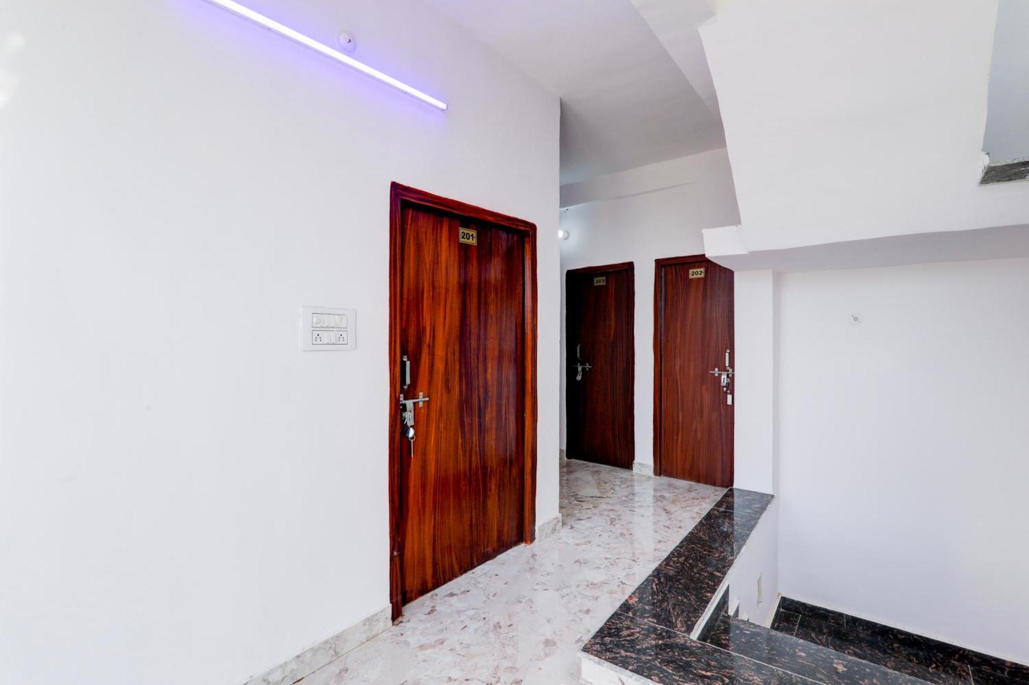 Hotel O Rn Chinhat Экстерьер фото