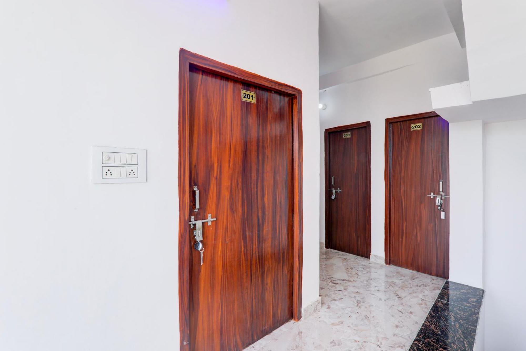 Hotel O Rn Chinhat Экстерьер фото